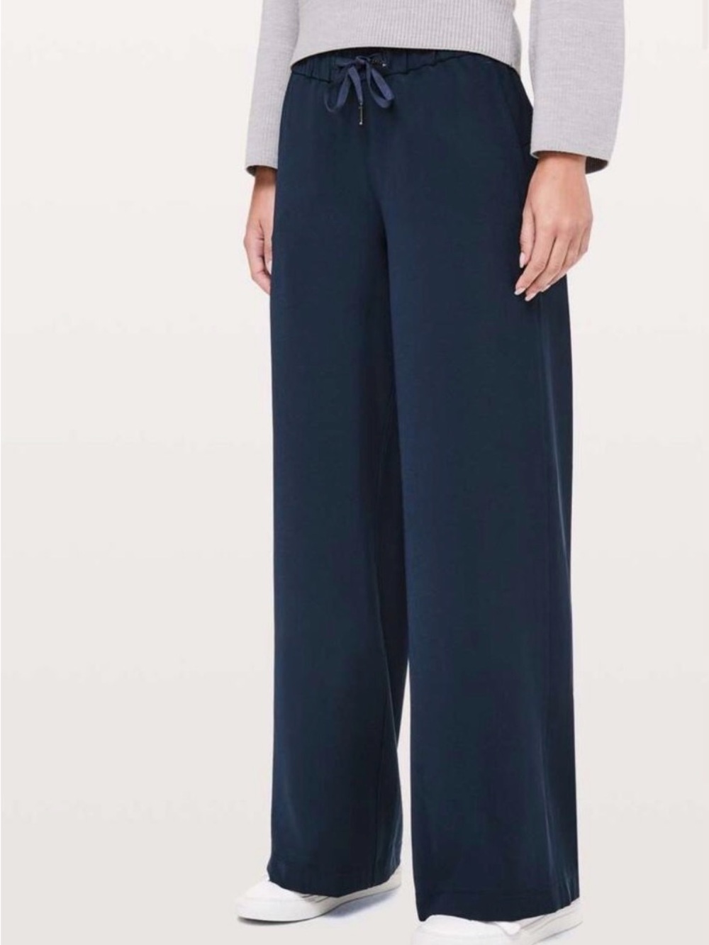 lululemon On The Fly Relaxed Wide-Leg Drawstring Pants in Navy EUC